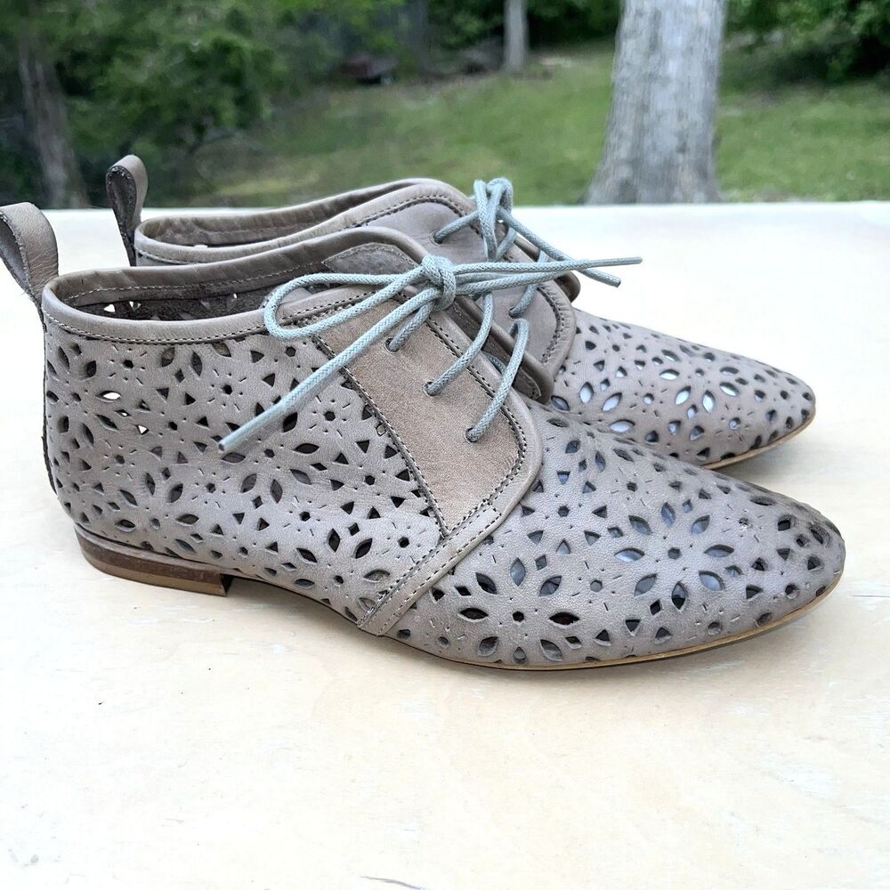 SIXTYSEVEN Women's Sz 38 / 7.5 Kelly Perforated Laser Cut Leather Taupe Booties